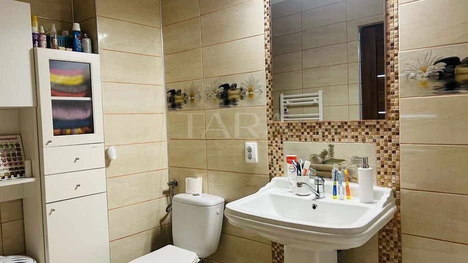 Apartament 3 camere, mobilat și utilat, doua balcoane, parcare. - Poză 7