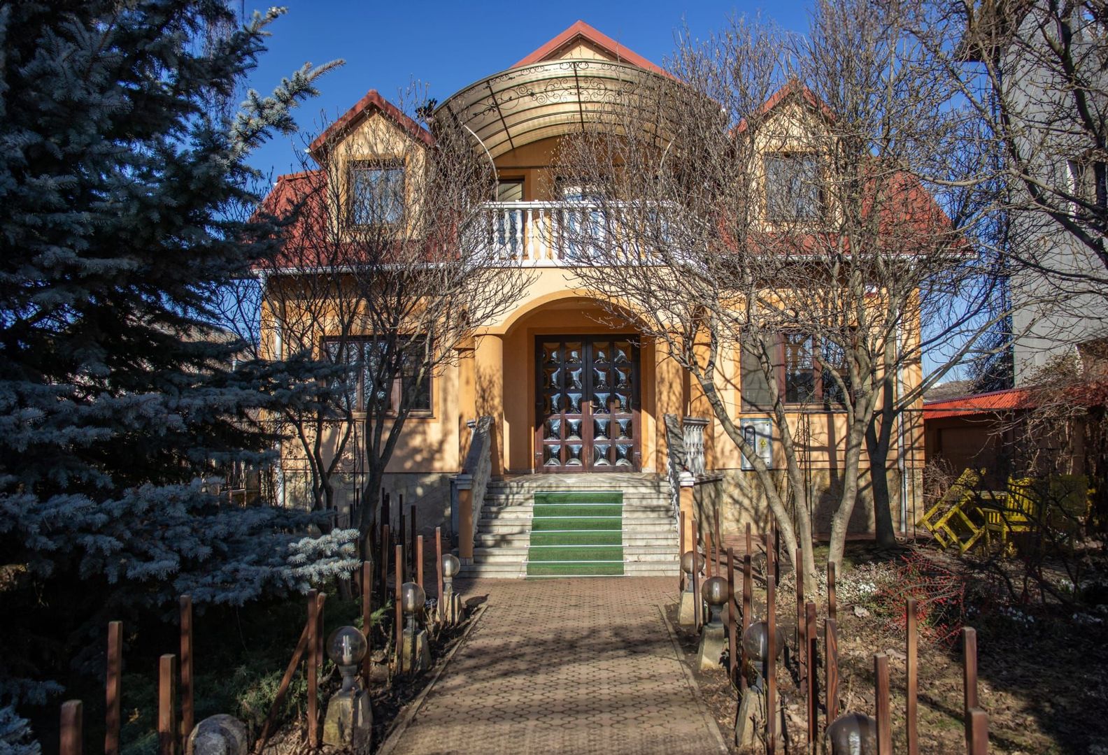 Casa/Vilă cu 7 Camere I 820 mp I Suceava - Poză 1