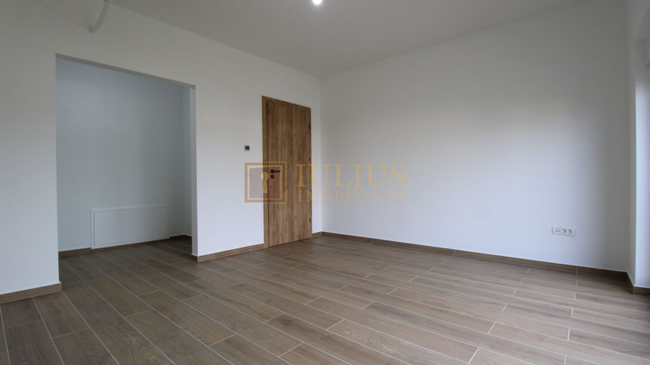 Casa zona Lunei, 5 camere + 3 bai, centrala proprie, rezidential sau birouri ! - Poză 35