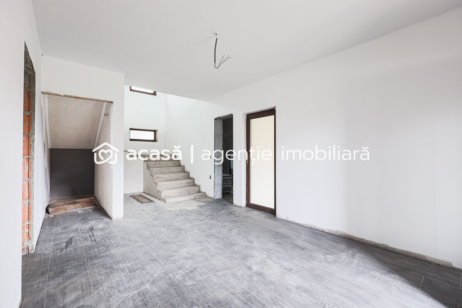 Casă nouă, impunătoare și luminoasă, construită cu griijă la detalii. - Poză 5