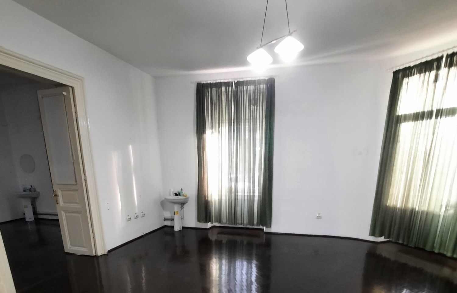 VILA - Parter 5 Camere, 140 mp si Demisol. Zona Ecaterina Teodoroiu. - Poză 2