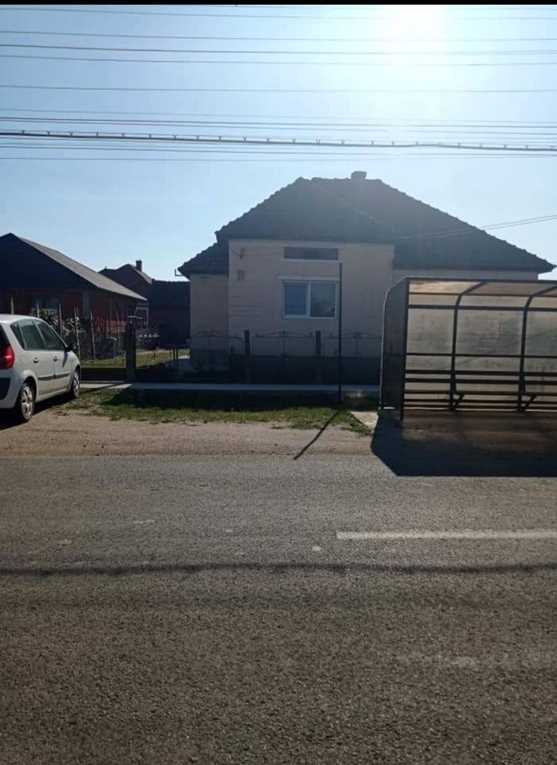 De vânzare casă cu curte - Poză 1