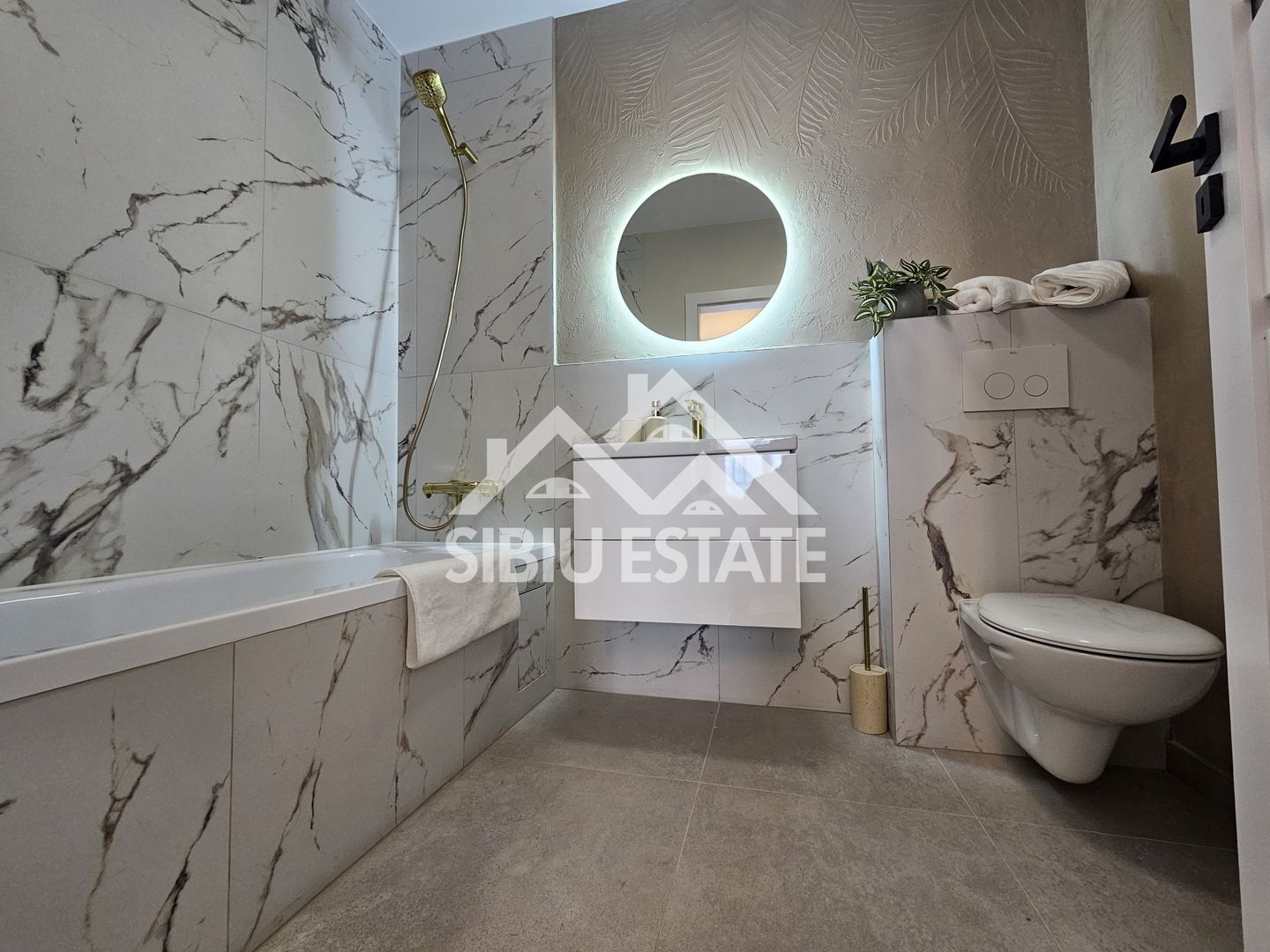 Penthouse Sibiu terasa mare vedere panoramica - Poză 12