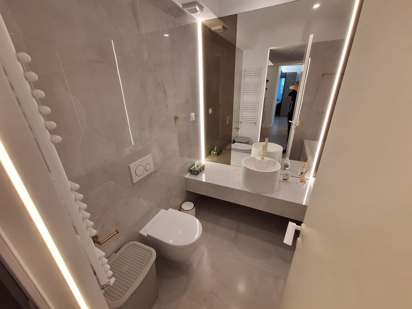 2 CAMERE - DECOMANDAT - ULTRA FINISAT - MOBILAT UTILAT COMPLET - Poză 12