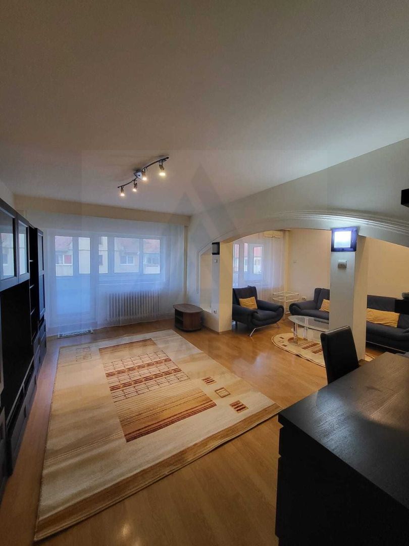 Apartament renovat 3 camere 2 bai 85 mp utili in zona Centrala - Poză 1
