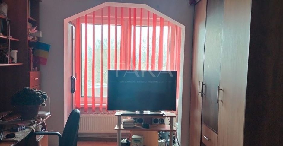 Apartament 3 camere, in zona centrala a localitatii - Poză 4