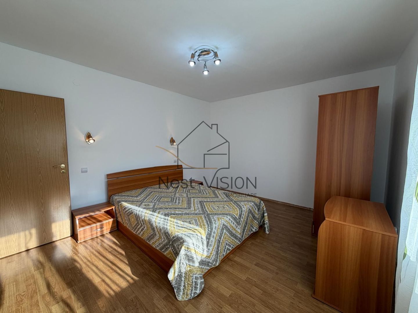 Apartament spațios cu 4 camere cu garaj - zona Ștrand - Poză 2