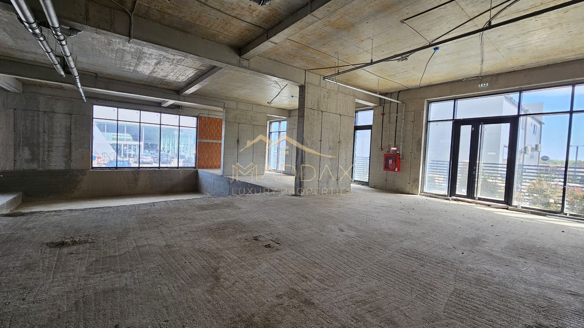 Spatiu comercial cu piscina acoperita***512mp utili//Pipera - Poză 1