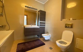 Spatios si modern cu garaj subteran - Poză 10