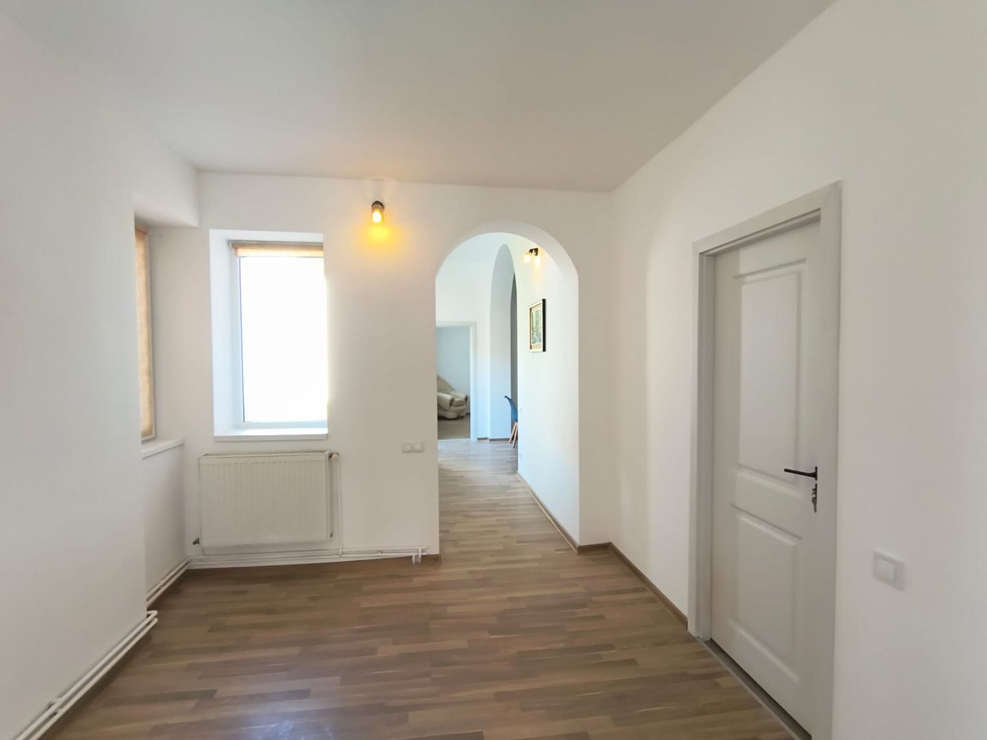 De închiriat: vilă renovată, Mihai Eminescu. 1 000 E/lună. Comision 0 - Poză 9