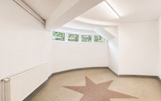 Vila spatioasa cu 15 camere de inchiriat in zona Andrei Muresanu - Poză 29