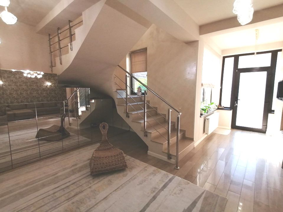 COICIU (Cod 01) Armonie și Eleganță pentru Două Generații! - Poză 11