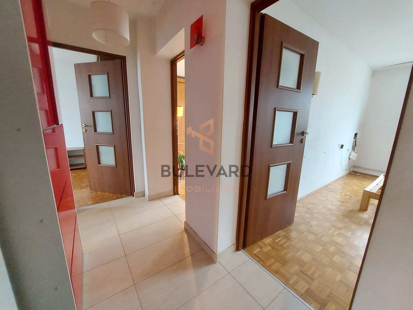 Apartament cu 3 camere decomandate, zona Pietii Hermes! - Poză 10