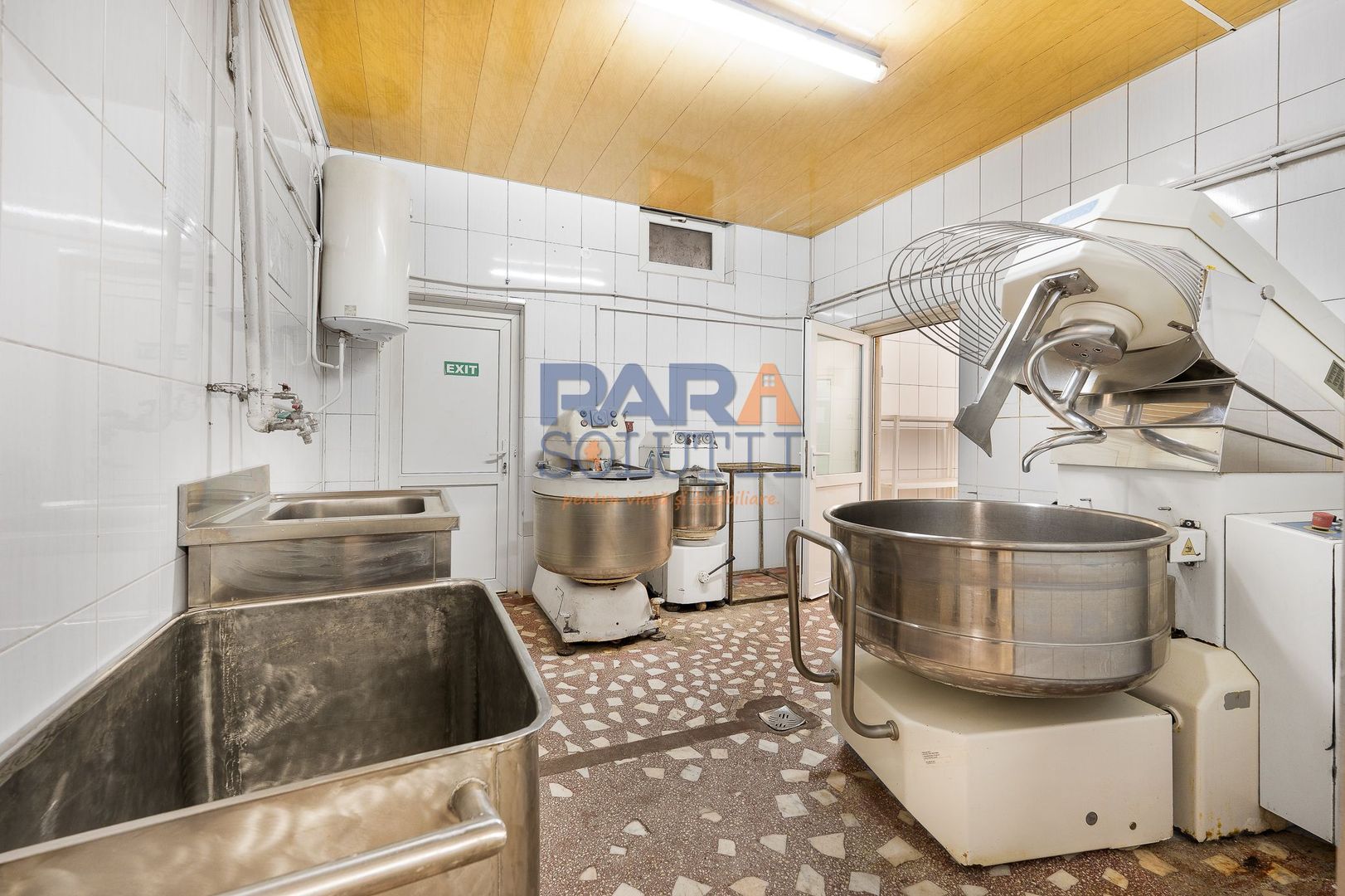 Spațiu de producție cu dotări complete: brutărie, patiserie și magazin - Poză 9
