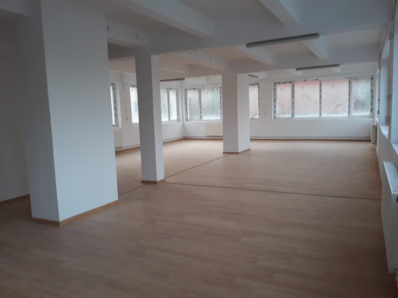 Incepe afacarea ta prospera in unul din aceste Spatii comerciale, Tractorul - Poză 2