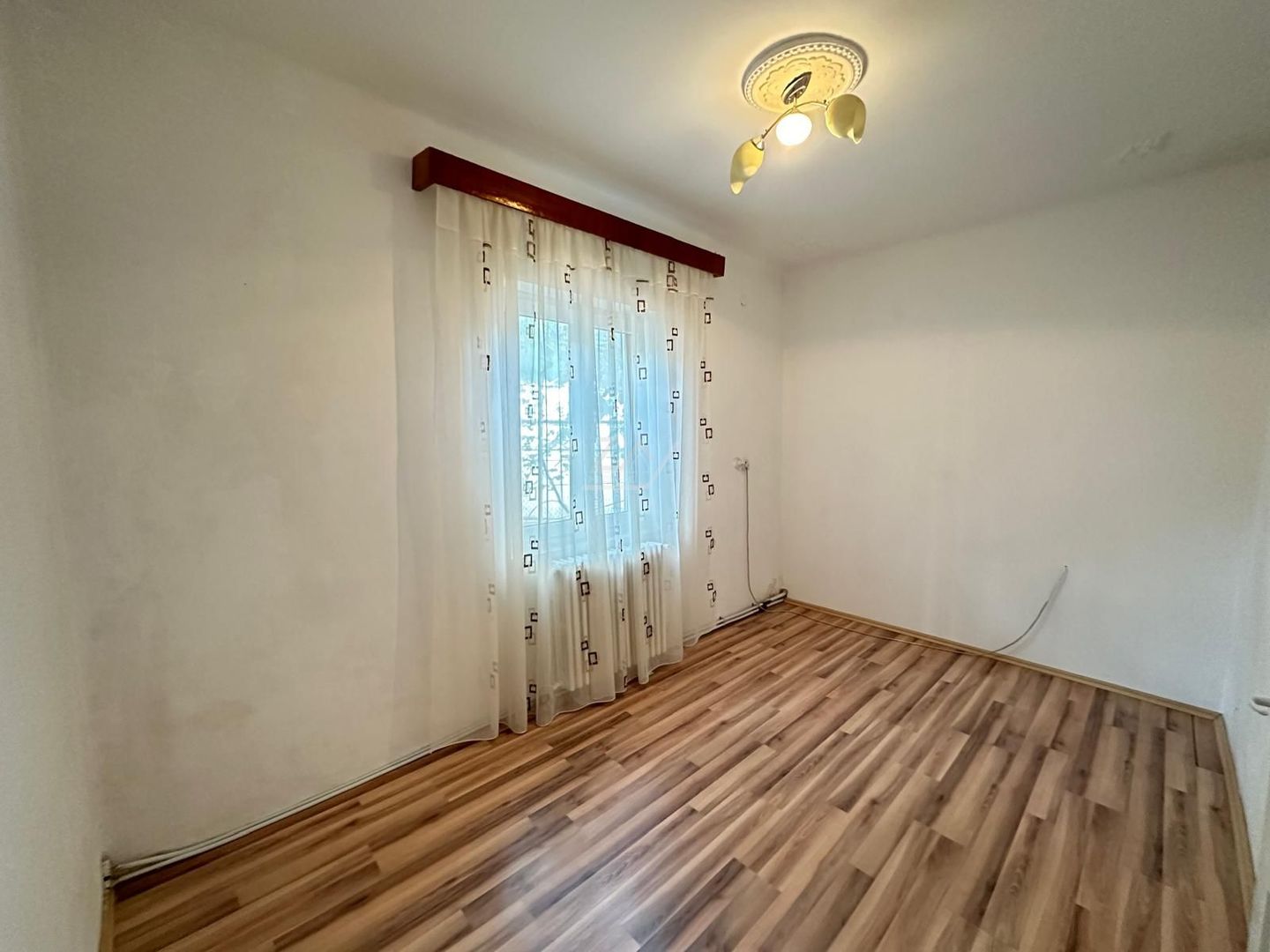 Casa individuala cu 5 camere decomandate. Pozitie excelenta. DIsponibila imediat - Poză 9