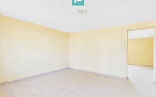 Casă cu 8 camere pentru investiții în Maciova CS - Poză 4