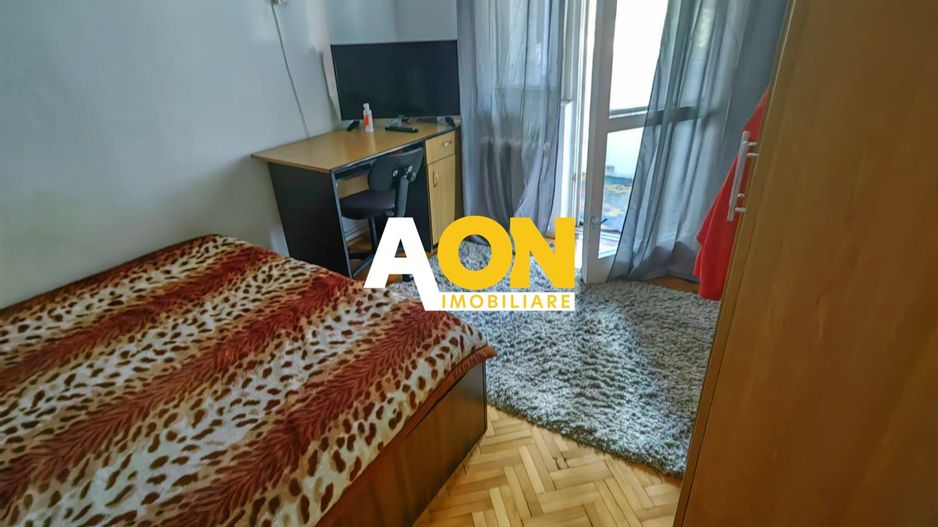 Apartament 3 Camere, Decomandat, Zona Cetate, Etaj 1 - Poză 3