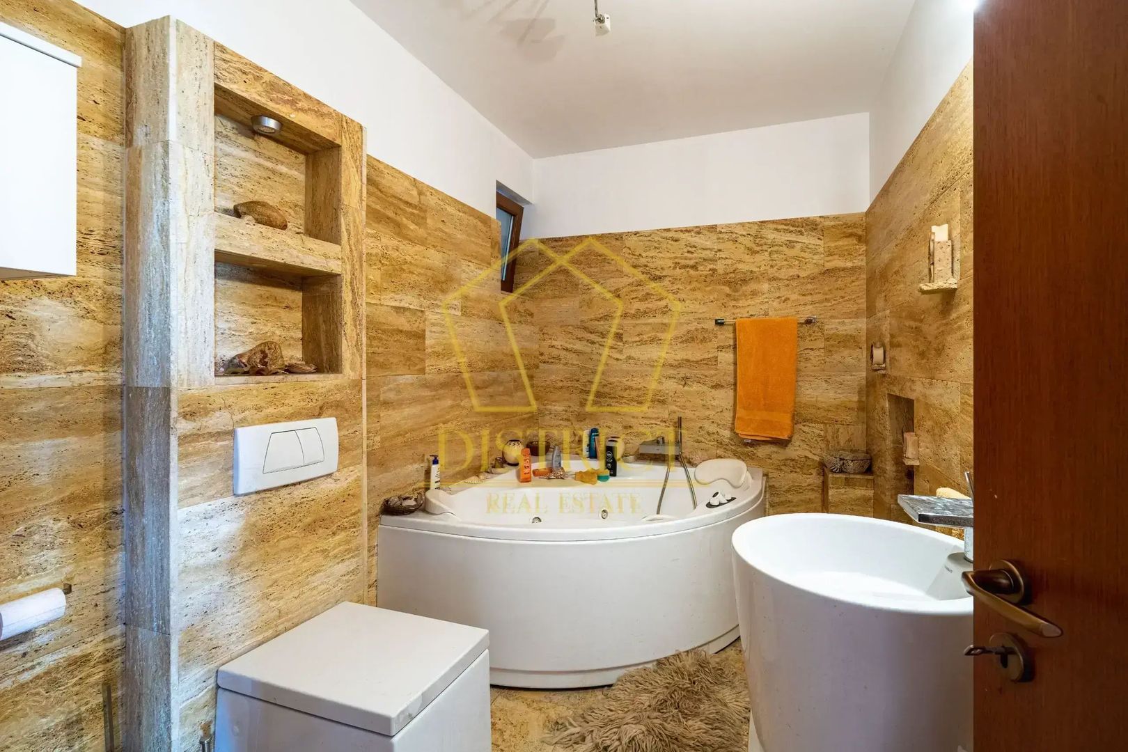 0% COM Apartament cu 3 camere, scara interioara, semineu | Favorit - Poză 13