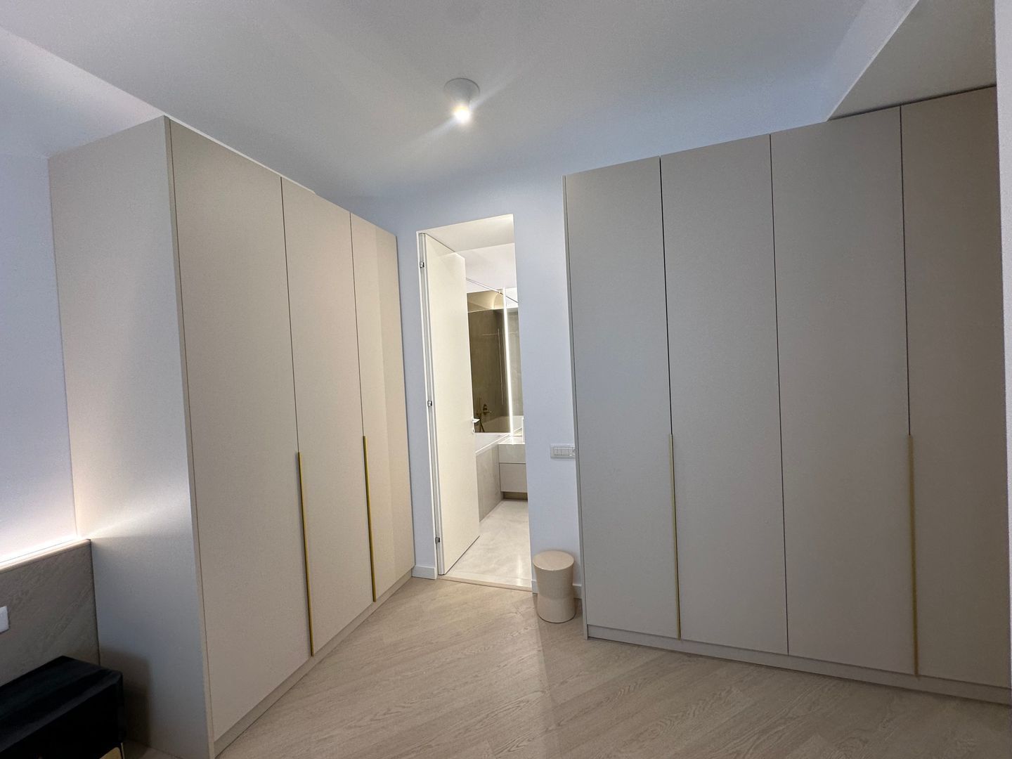 INCHIRIERE APARTAMENT 3 CAMERE - PARCARE INCLUSA - ZONA PIPERA - Poză 7