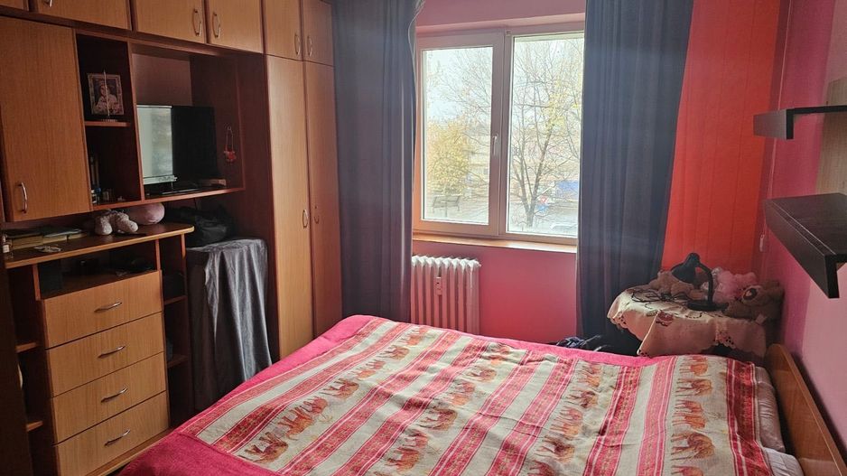 Vând apartament 3 camere - Poză 2