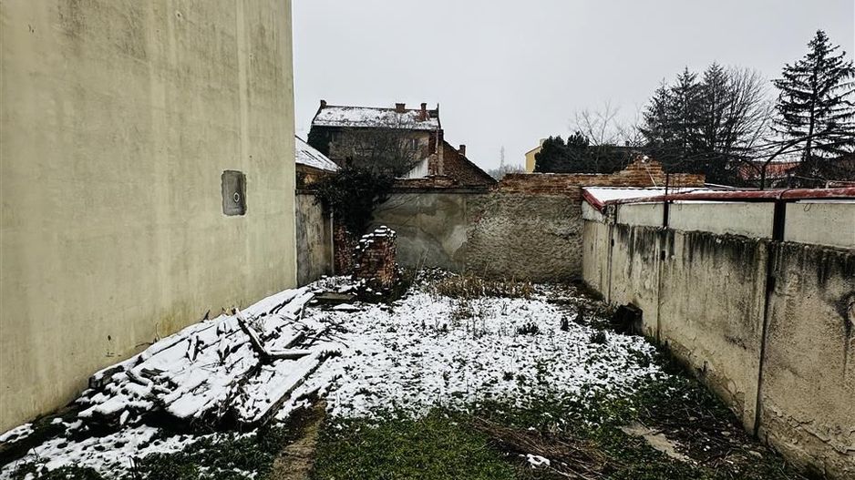 Casa ULTRACENTRAL singur in curte - Poză 4