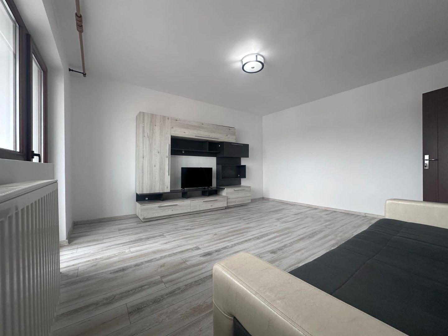 Renovat! Inchiriere apartament cu 2 camere in micro 4 - Targoviste - Poză 2