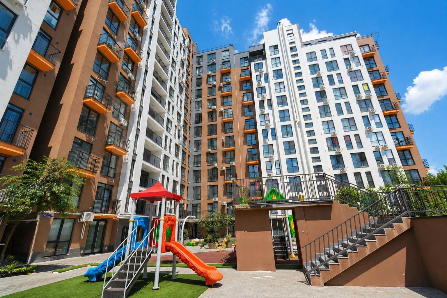 Vânzare, apartament, 2 camere și living, strada Cornești, Râșcani - Poză 1
