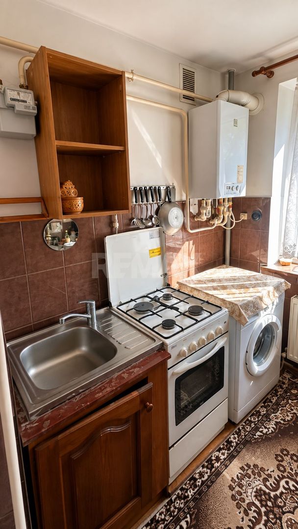 Apartament cu 2 camere în Centrul Chișinăului, - Poză 2