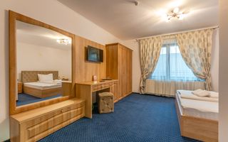 Pensiune Râșnov, 13 camere plus locuință proprietar, zonă Cetate - Poză 13