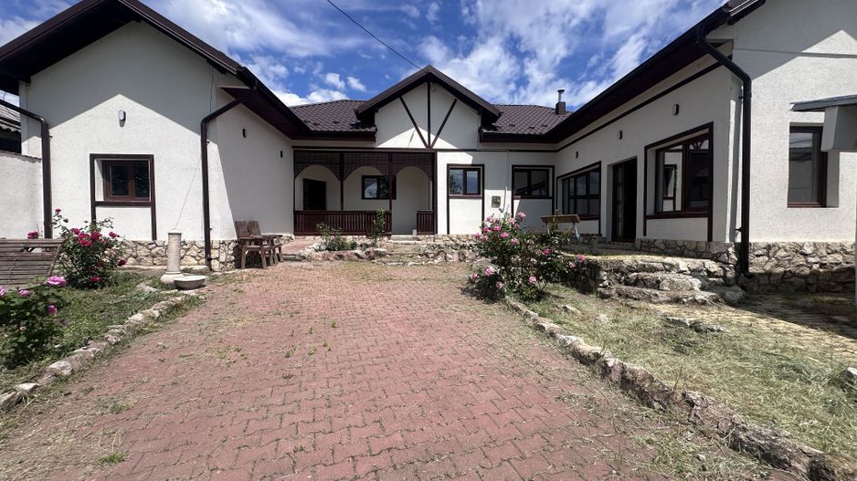Între dealuri, viță de vie și liniște deplină! Vanzare casa in Prahova - Poză 1