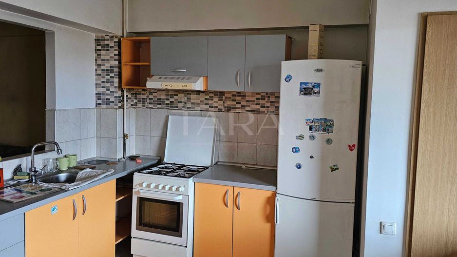Apartament 3 camere,  zona Semicentrala - Poză 1