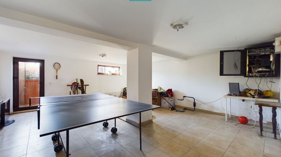 Vilă spațioasă cu 8 camere, Grădiște - Poză 14