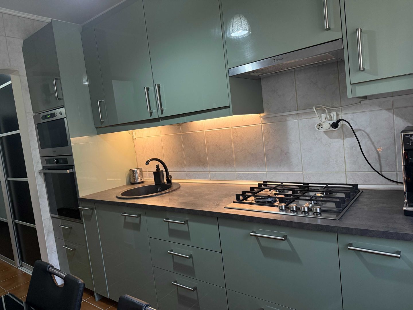 Vanzare apartament 2 camere in Titan-Buhusi, bloc 1978, mobilat, utilat, parcare - Poză 4