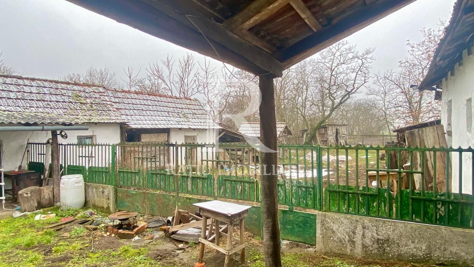 Casă din cărămidă | Teren 2000 mp|Anexe tradiționale | Bojt - Poză 14