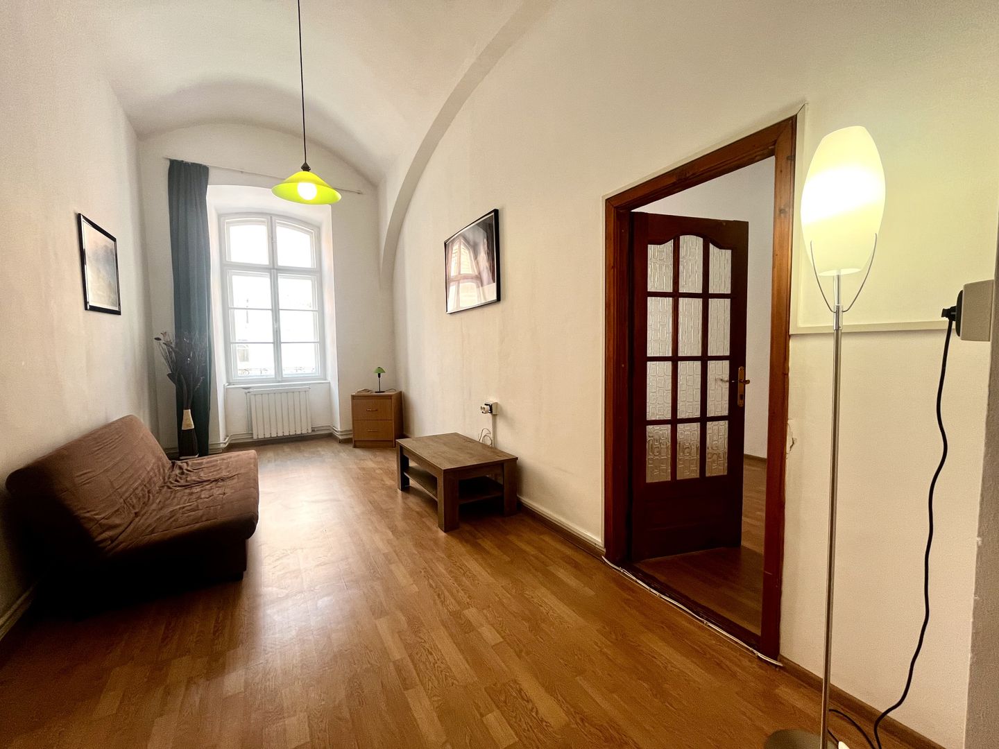 Apartament cu 2 camere, spațios,  etaj 1, zona  Piața Libertății - Poză 1