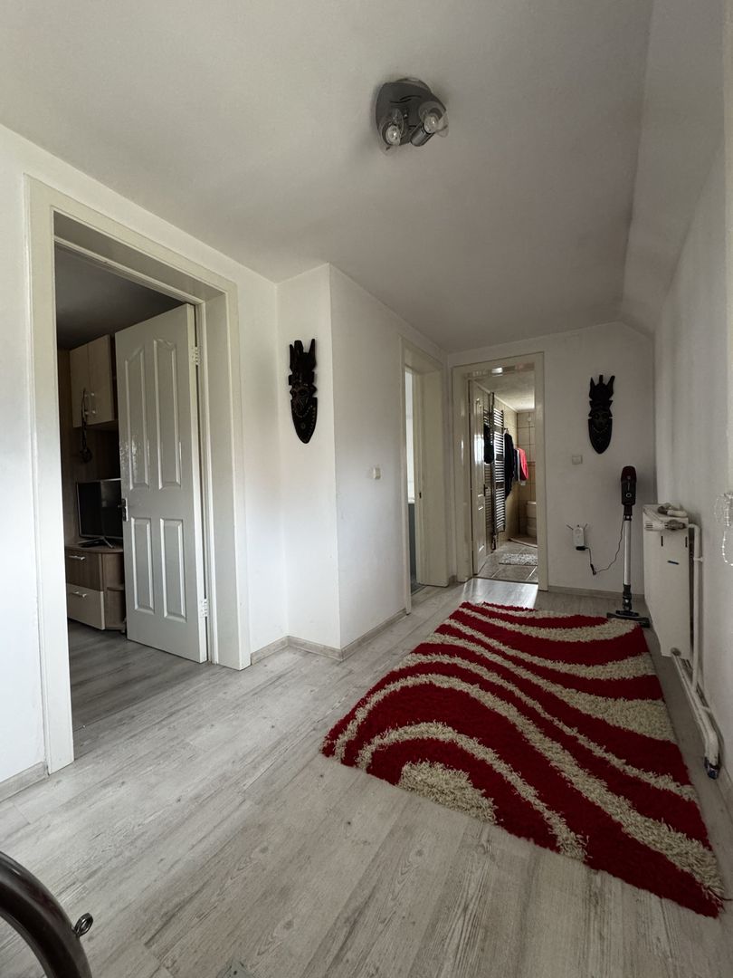 Casa de Vânzare cu lac - Poză 8