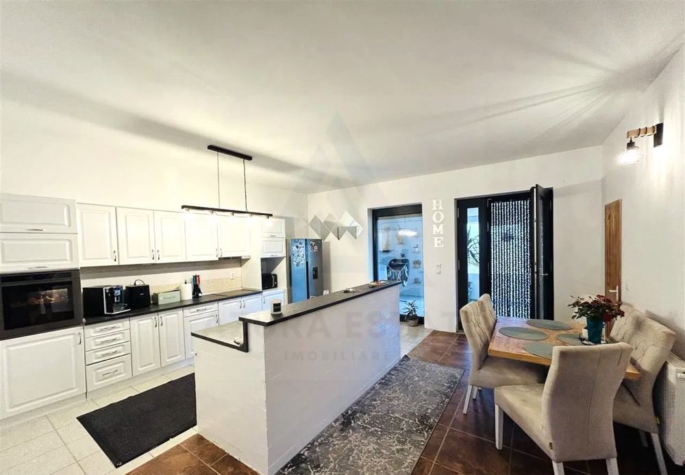 Casă 180 mp utili teren 710 mp panouri solare si hala in Sura Mare - Poză 2