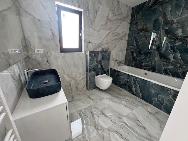 Vila Tunari cu vedere la LAC, 135m2 si curte mare - Poză 5