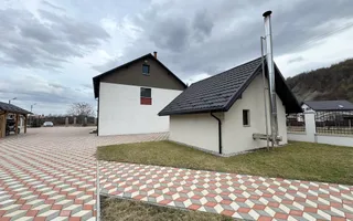 Vila la 13 km de Onesti - Poză 30