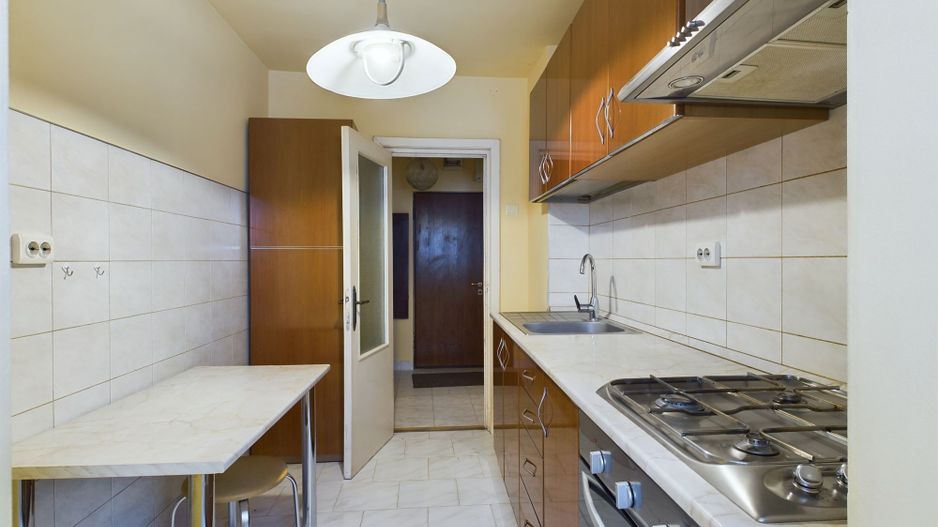 Apartament cu 3 camere, etaj intermediar - Poză 2