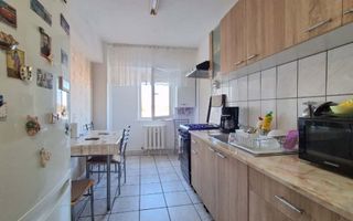 Apartament 3 camere de vanzare, Zona Garii - Poză 4