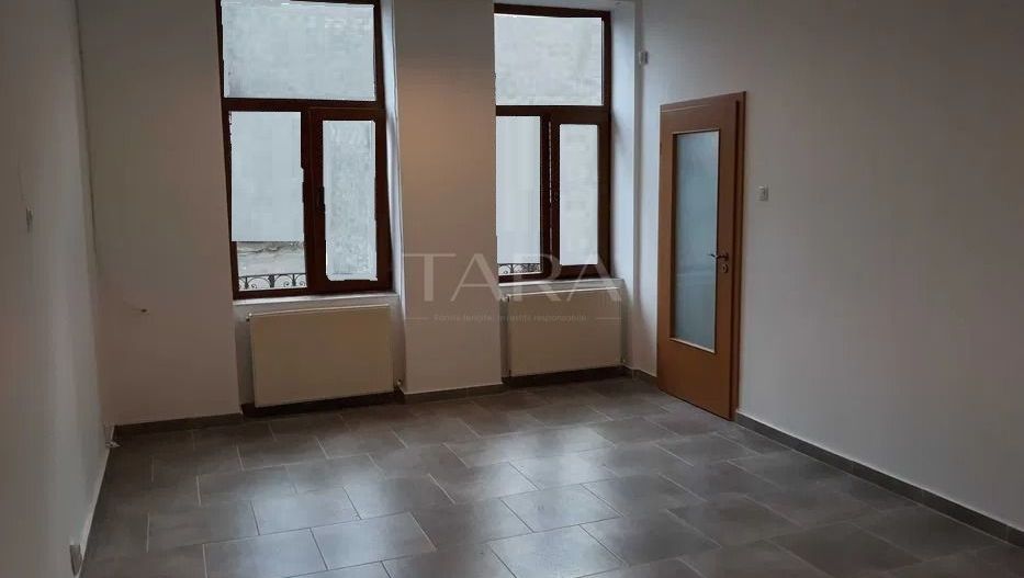 Vanzare apartament 3 camere, ULTRACENTRAL, zona Orange. - Poză 1