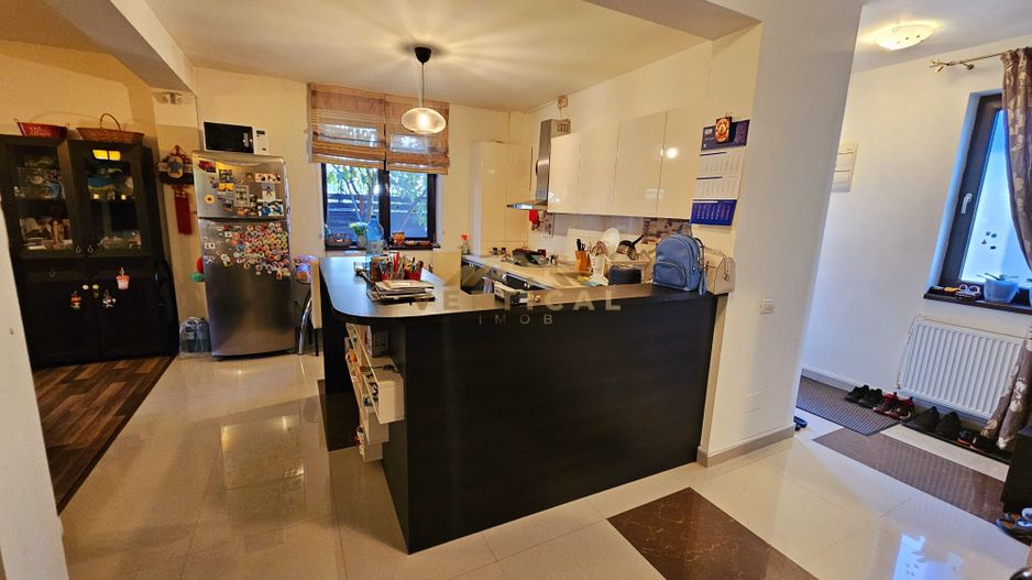 Casă / Vilă cu 4 camere de vânzare în Berceni - Poză 4