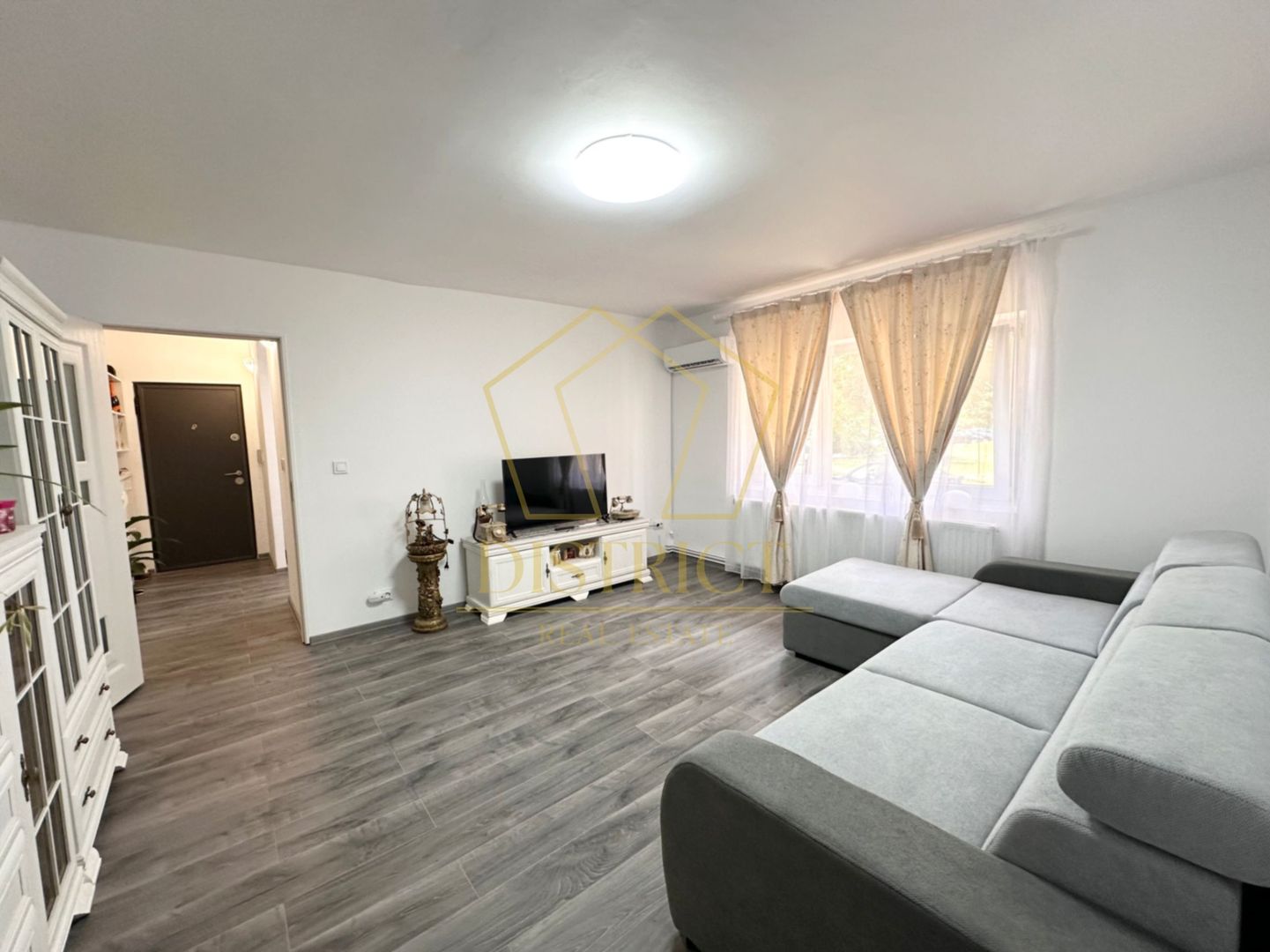 Apartament deosebit cu 2 camere | Zona Sagului | Parter - Poză 3