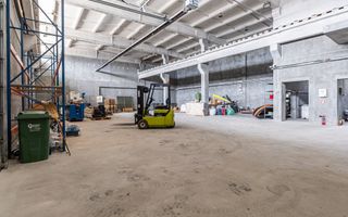Hala industriala Codlea ,se poate impartii in doua - Poză 8