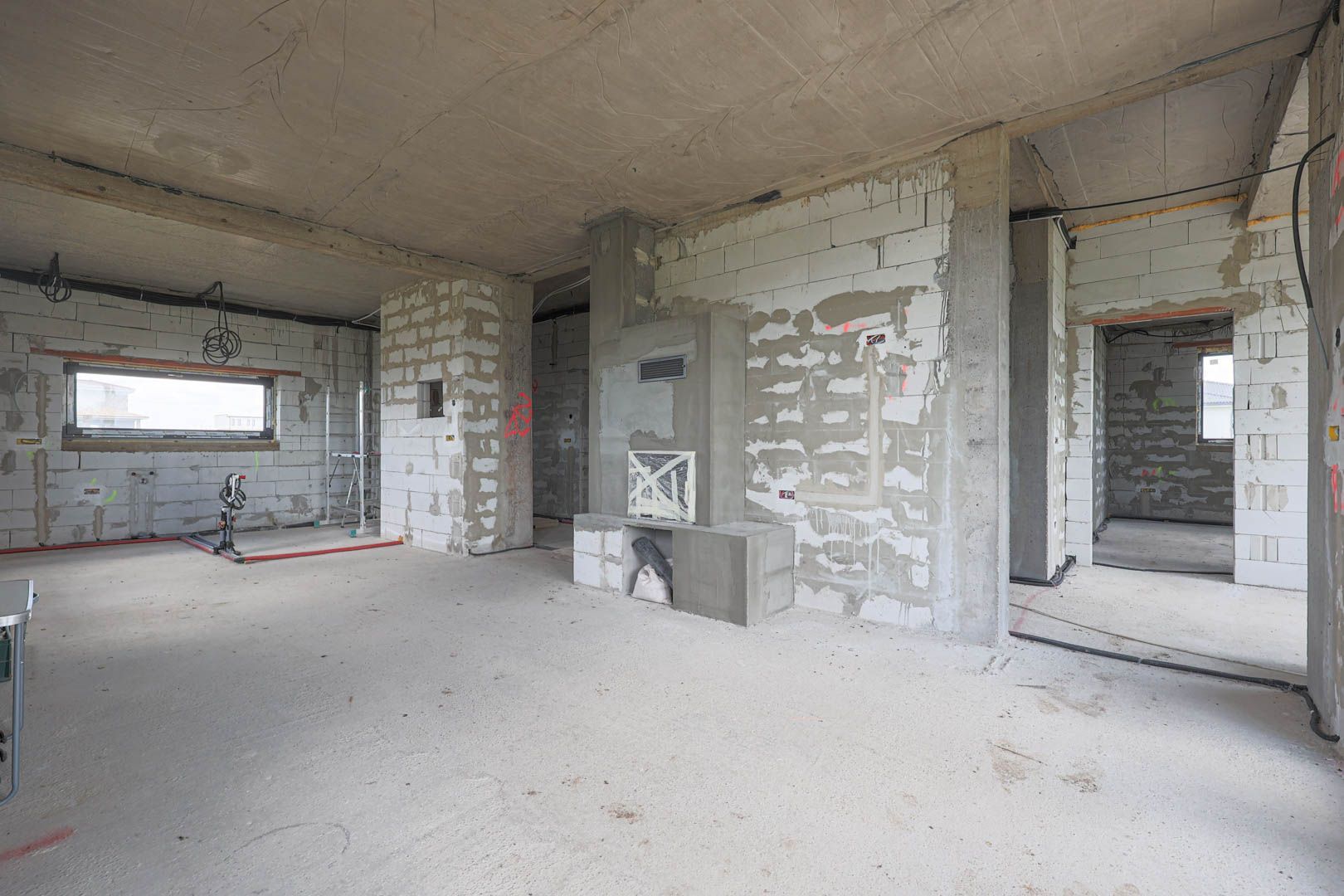 PROPRIETATE VÂNDUTĂ! Vilă spațioasă– Via Carmina, Arad. - Poză 7