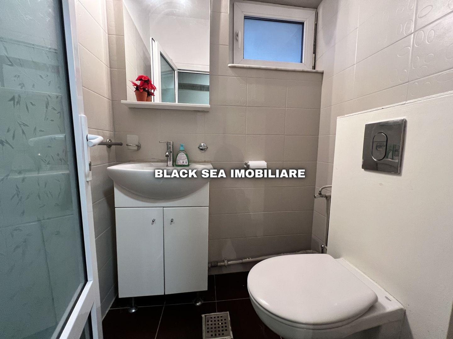 Apartament 3 camere renovat modern – zona CENTRU- aproape de plaja - Poză 7