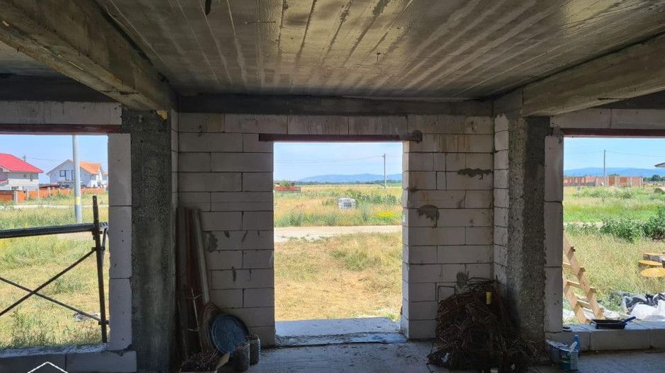 Casa la rosu, P+E, sat Alunis, comuna Frumuseni - Poză 2