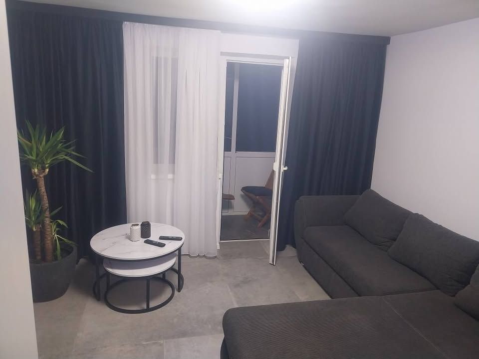 Apartament 2 camere, decomandat, Cetate,  et.3, B-dul Transilvaniei - Poză 2
